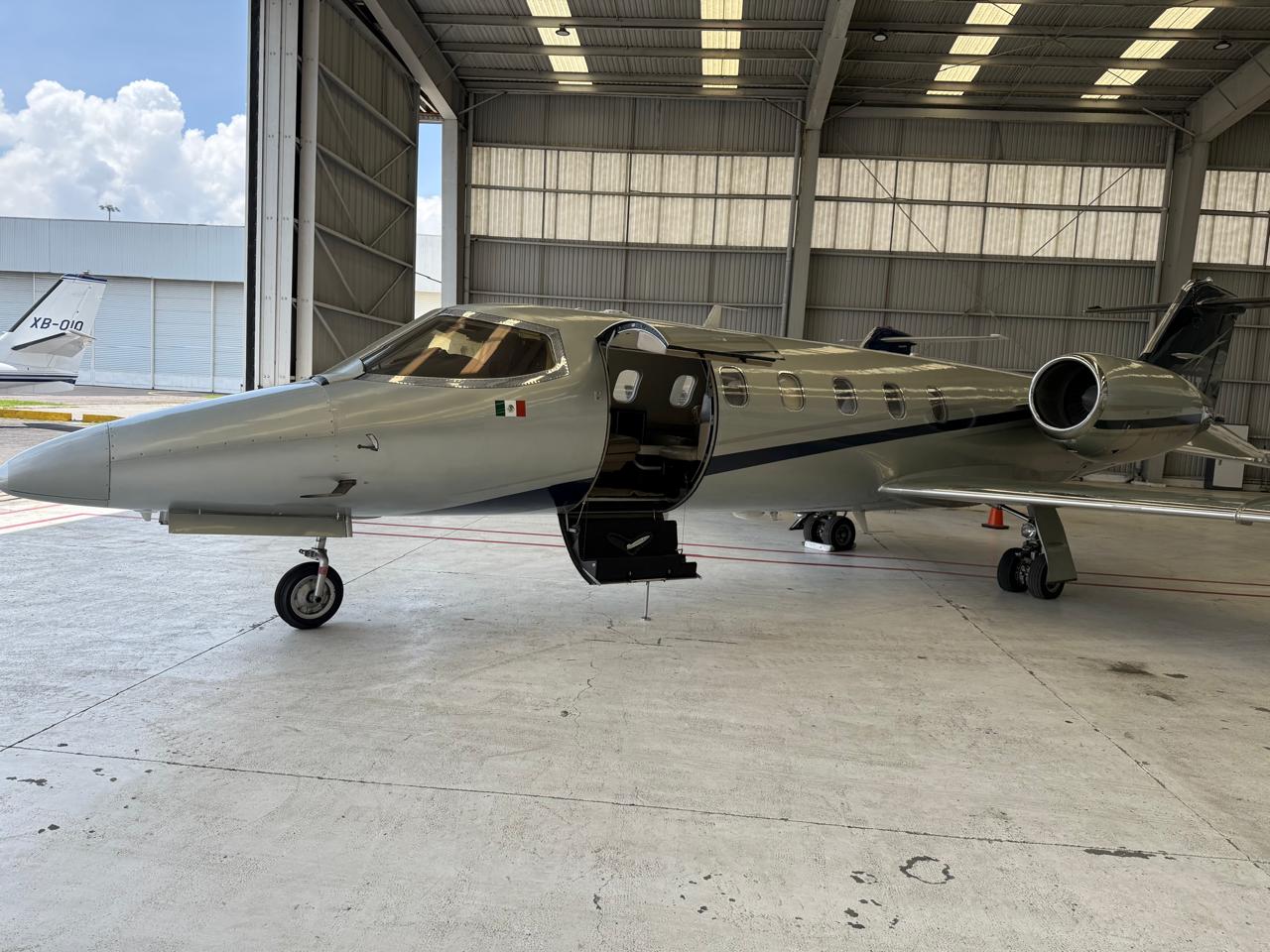 Learjet Main